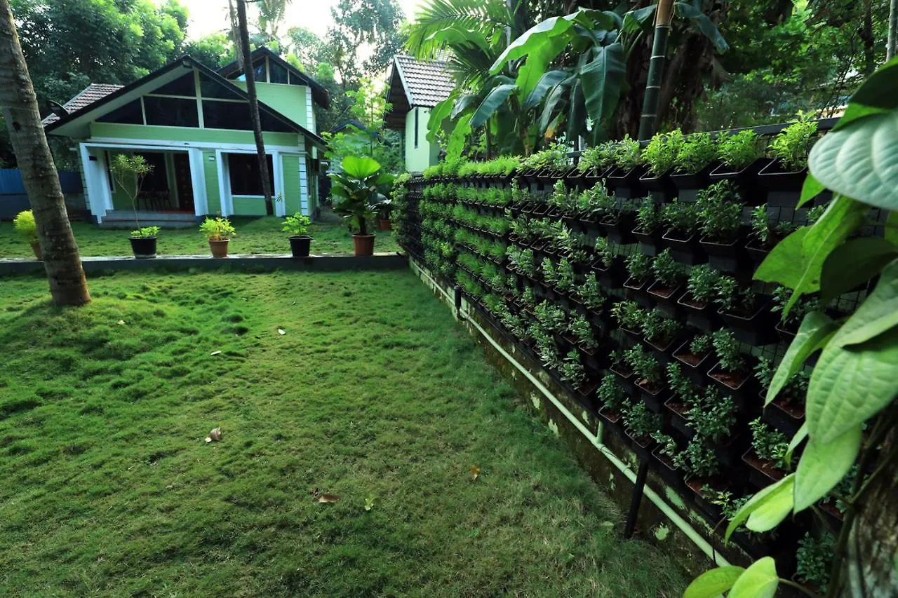 Pansiyon Narmada Pool Villa Perintalmanna Hindistan