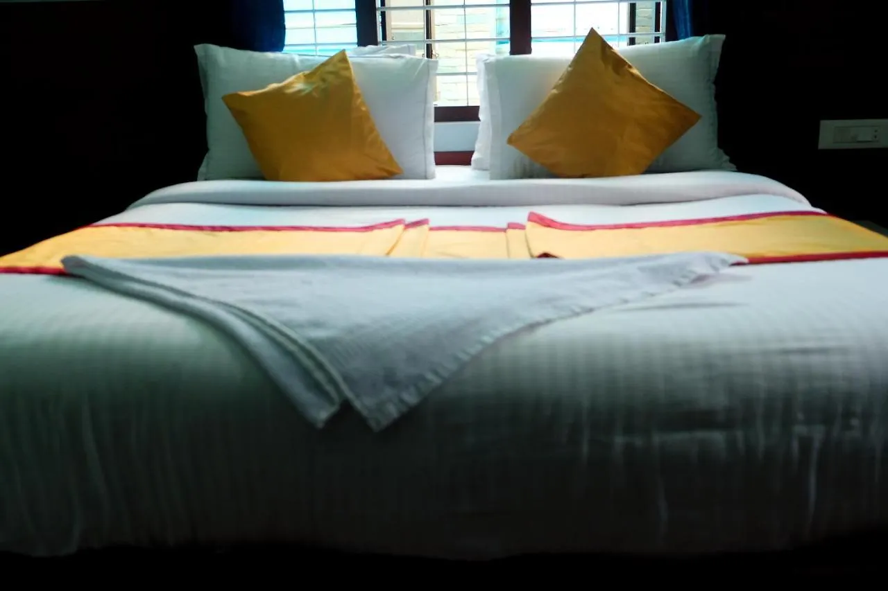 Pansiyon Narmada Pool Villa Perintalmanna