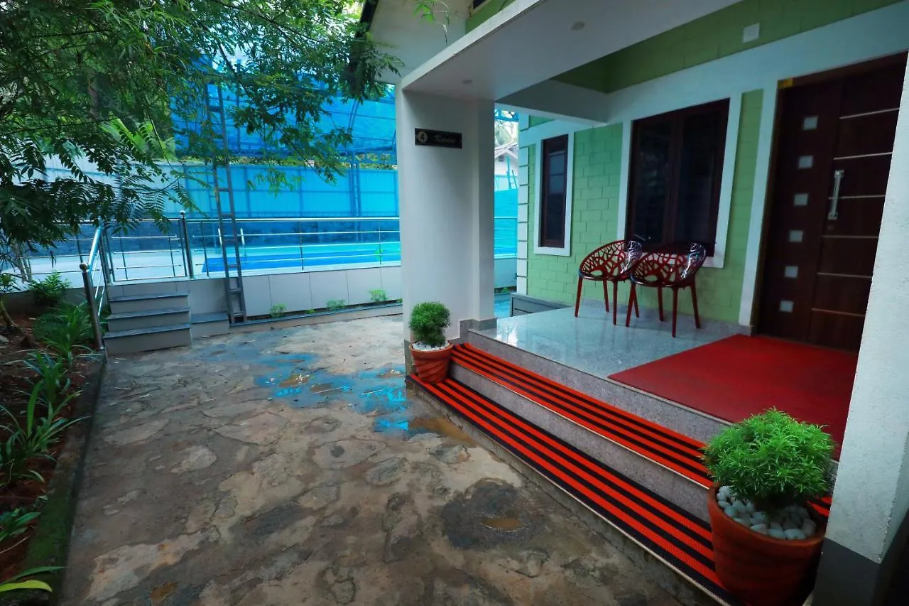 Narmada Pool Villa Perintalmanna Pansiyon