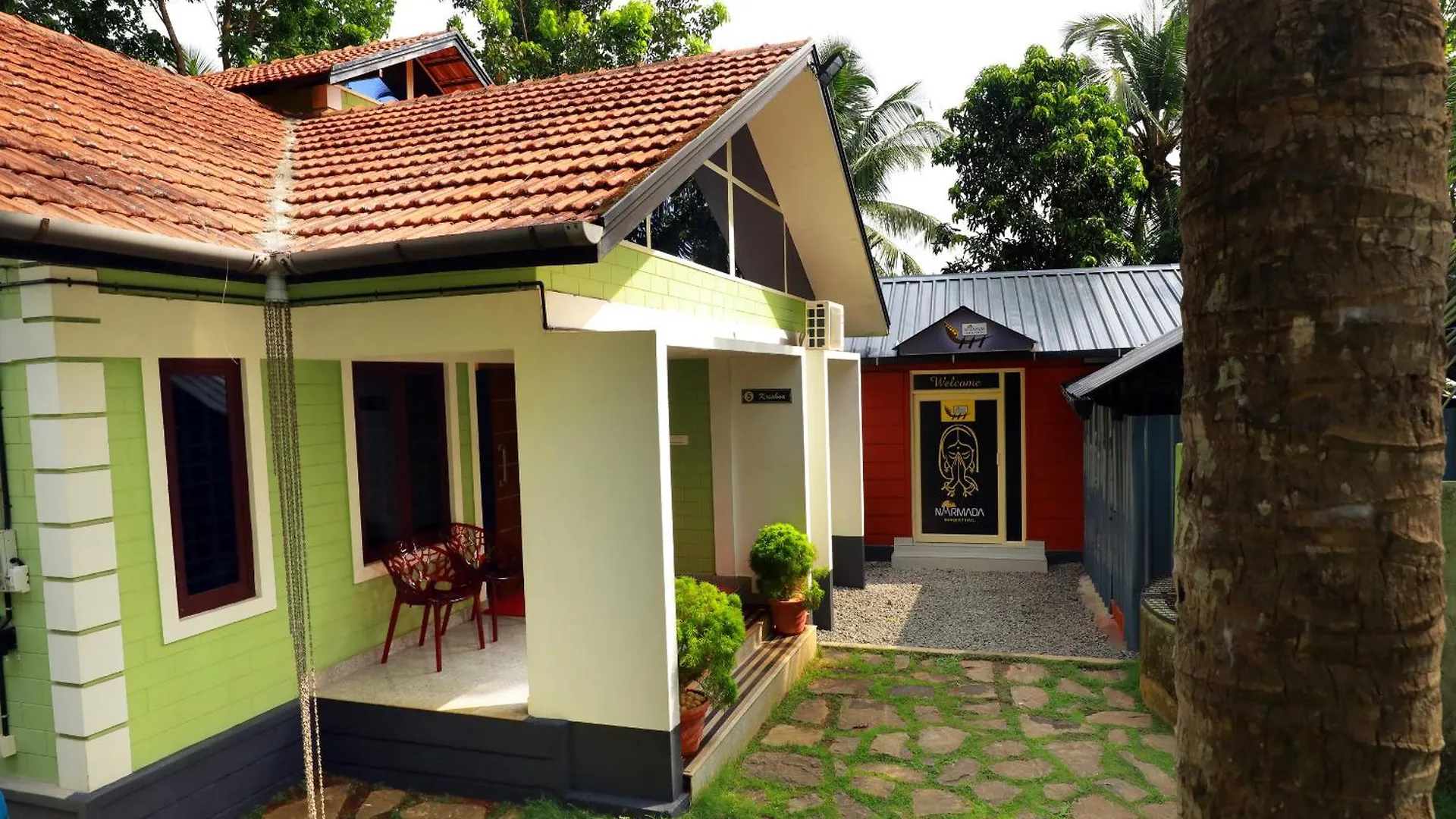Narmada Pool Villa Perintalmanna Hindistan