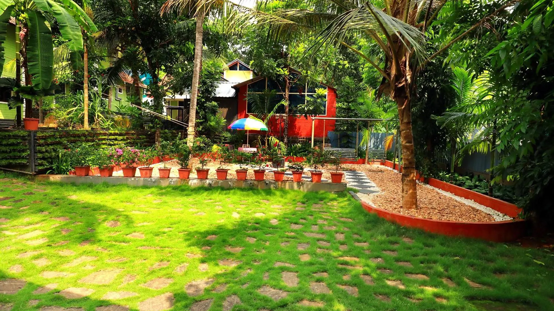 Narmada Pool Villa Perintalmanna Pansiyon